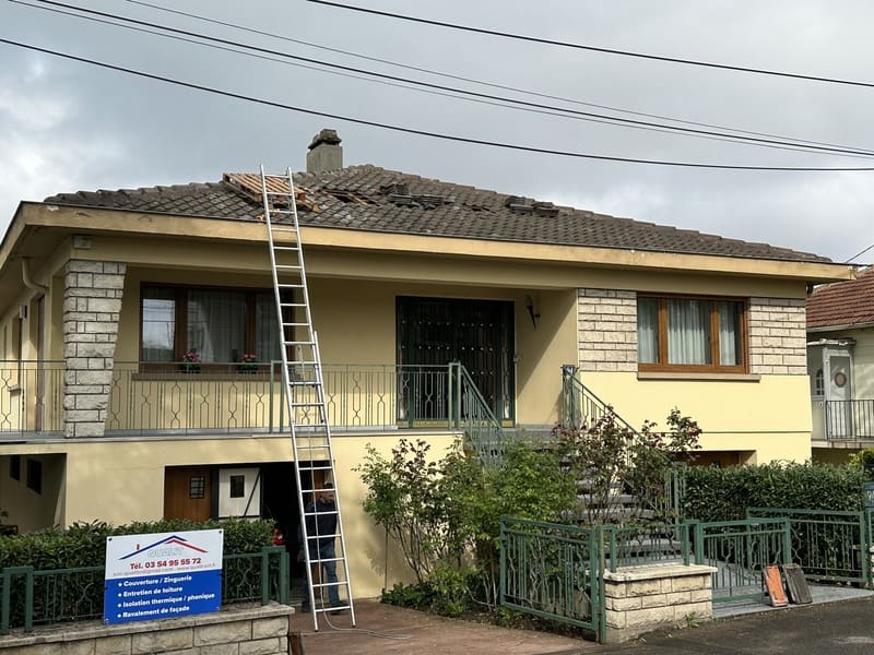 Entretien de toiture / remise aux normes faîtière et arrêtiez / isolation des combles .